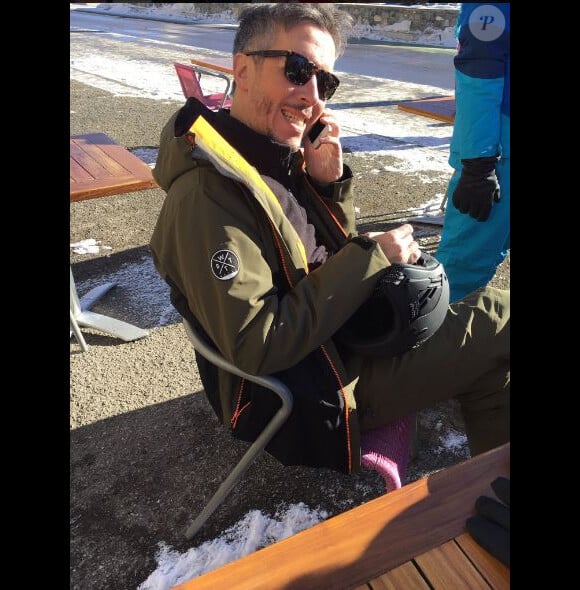 Jean-Luc Lemoine souriant au ski, à Montgenèvre, Twitter, 17 décembre 2016