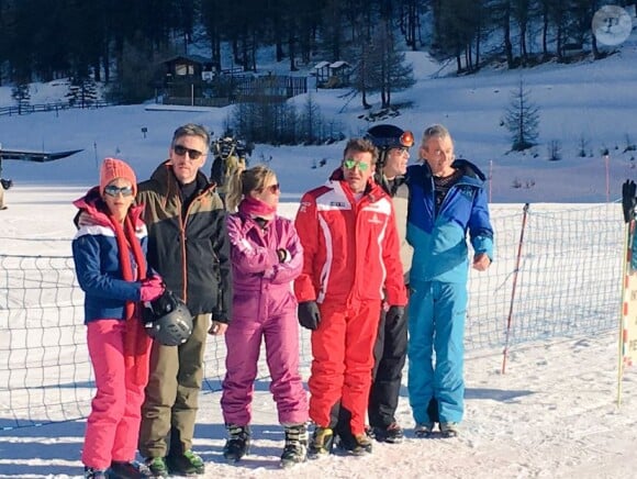 L'équipe de "TPMP" au ski, à Montgenèvre, 19 décembre 2016, sur Twitter