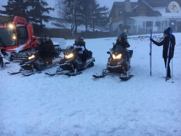 Balade en moto-neige pour Cyril Hanouna et l'équipe de "TPMP", à Montgenèvre, 16 décembre 2016