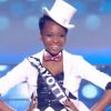 Miss Mayotte, alias Naima Madi Maha­dali, a malencontreusement chuté sur la scène de l'Arena de Montpellier lors de l'élection de Miss France 2017 le 17 décembre 2016