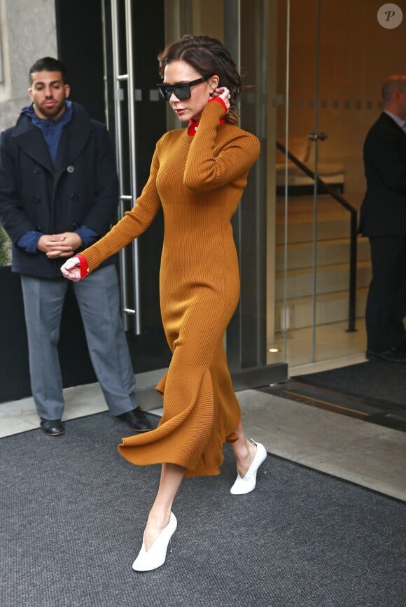 Victoria Beckham quitte l'hôtel Edition à New York le 6 décembre 2016.