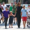 Exclusif - Victoria Beckham est allée déjeuner avec ses enfants Harper, Romeo, Cruz et un ami au restaurant The Golden State à Los Angeles, le 21 août 2016