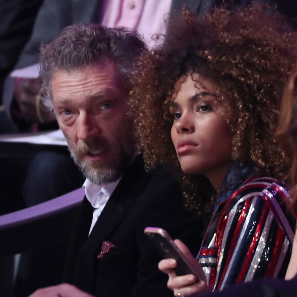 Vincent Cassel et Tina Kunakey lors du défilé Victoria's Secret au Grand Palais à Paris, le 30 novembre 2016.