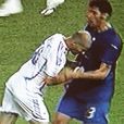 Coup de tête de Zinédine Zidane sur Marco Materazzi le 9 juillet 2006, lors de la finale de la Coupe du monde de football à Berlin, opposant la France à l'Italie.
