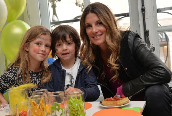 Exclusif - Sophie Thalmann et ses enfants Charlie et Mika lors d'un goûter de Pâques Tout Chocolat à l'Hôtel de Vendôme à Paris le 9 avril 2014.