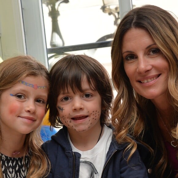 Exclusif - Sophie Thalmann et ses enfants Charlie et Mika lors d'un goûter de Pâques Tout Chocolat à l'Hôtel de Vendôme à Paris le 9 avril 2014.