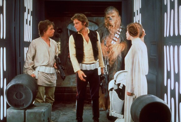 Mark Hamill, Harrison Ford, Peter Mayhew et Carrie Fisher dans Star Wars - Episode IV Un nouvel espoir en 1977