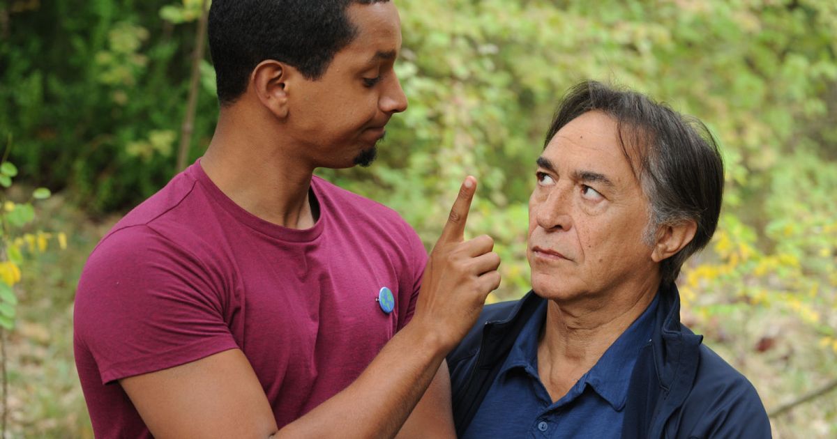 Bande-annonce de Père Fils Thérapie. - Purepeople