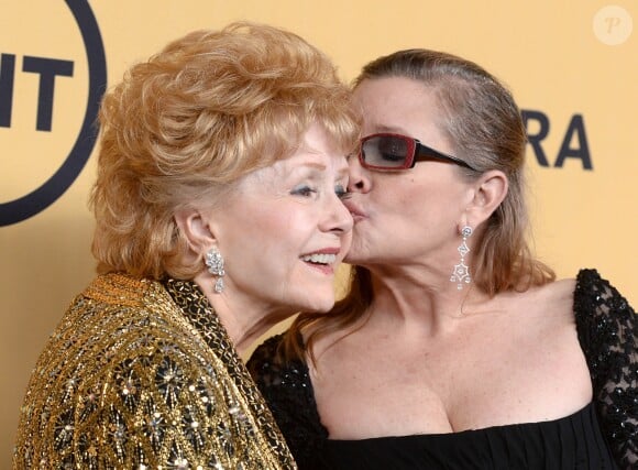 Debbie Reynolds et sa fille Carrie Fisher lors des SAG Awards le 26 janvier 2015 à Los Angeles.