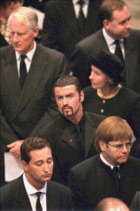 George Michael et Elton John aux funérailles de Lady Di à Londres, le 5 septembre 1997.