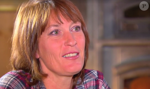 Carole, 48 ans, est éleveuse de chiens Saint-Bernard en région PACA et a 6 enfants. 