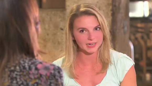 Nathalie, 27 ans, éleveuse de vaches et de chèvres pour le fromage en Bourgogne – Franche Comté. Candidate de "L'amour est dans le pré 2017".