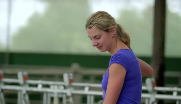 Nathalie, 27 ans, éleveuse de vaches et de chèvres pour le fromage en Bourgogne – Franche Comté. Candidate de "L'amour est dans le pré 2017".