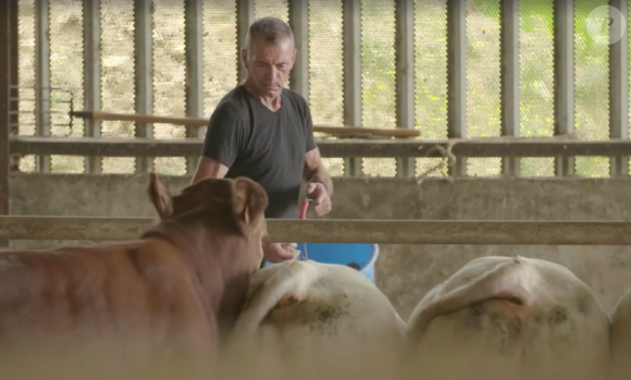 Gilles, 57 ans et trois enfants, est céréalier et éleveur de taurillons en Nouvelle Aquitaine. Il est un des candidats de "L'amour est dans le pré 2017" sur M6.