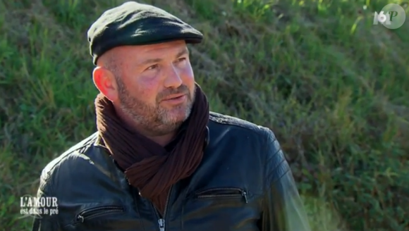 Christophe (46 ans), vigneron en Bourgogne – Franche Comté. "L'amour est dans le pré 2017" sur M6. Janvier 2017.