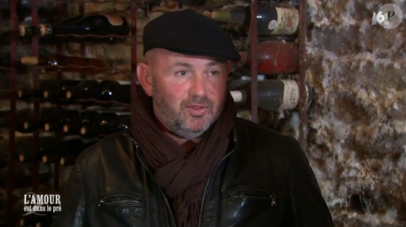 Christophe (46 ans), vigneron en Bourgogne – Franche Comté. "L'amour est dans le pré 2017" sur M6. Janvier 2017.