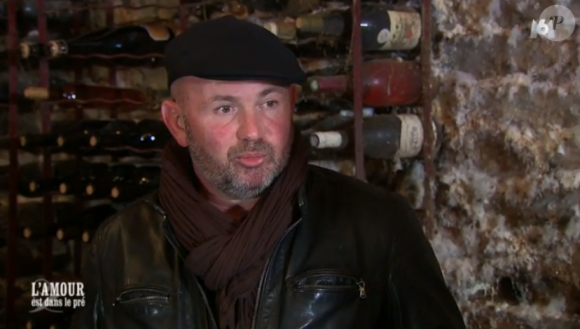 Christophe (46 ans), vigneron en Bourgogne – Franche Comté. "L'amour est dans le pré 2017" sur M6. Janvier 2017.