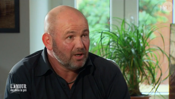 Christophe (46 ans), vigneron en Bourgogne – Franche Comté. "L'amour est dans le pré 2017" sur M6. Janvier 2017.