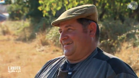 Gérard alias "Gégé" (52 ans), éleveur de vaches et de brebis allaitantes en Nouvelle Aquitaine. "L'amour est dans le pré 2017" sur M6. Janvier 2017.