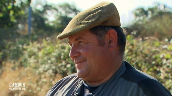 Gérard alias "Gégé" (52 ans), éleveur de vaches et de brebis allaitantes en Nouvelle Aquitaine. "L'amour est dans le pré 2017" sur M6. Janvier 2017.