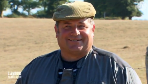 Gérard alias "Gégé" (52 ans), éleveur de vaches et de brebis allaitantes en Nouvelle Aquitaine. "L'amour est dans le pré 2017" sur M6. Janvier 2017.