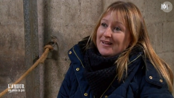Julie (33 ans), éleveuse de chevaux en Normandie. "L'amour est dans le pré 2017" sur M6. Janvier 2017.