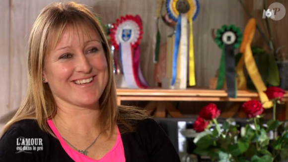 Julie (33 ans), éleveuse de chevaux en Normandie. "L'amour est dans le pré 2017" sur M6. Janvier 2017.