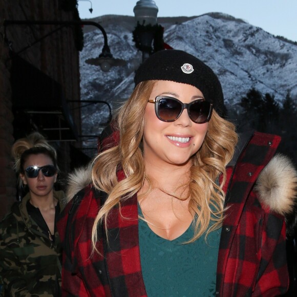 Exclusif - Mariah Carey fait ses derniers achats de Noël dans les boutiques Ermenegildo Zegna et Dolce & Gabbana à Aspen dans le Colorado le 24 décembre 2016.
