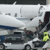 Angelina Jolie et ses 6 enfants arrivant dans un jet privé à Denver après des vacances aux sports d'hiver le 3 janvier 2017.