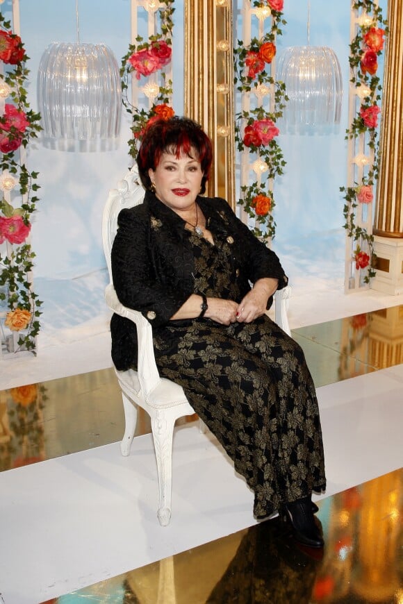 Rika Zarai sur le plateau de l'émission "Les grands du rire". Le 10 octobre 2013