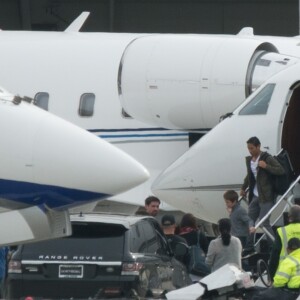 Angelina Jolie et ses enfants Shiloh, Maddox, Pax, Zahara, Vivienne, et Knox arrivent dans un jet privé à Denver après des vacances aux sports d'hiver le 3 janvier 2017.