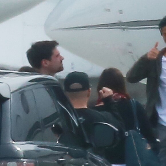 Angelina Jolie et ses enfants Shiloh, Maddox, Pax, Zahara, Vivienne, et Knox arrivent dans un jet privé à Denver après des vacances aux sports d'hiver le 3 janvier 2017.