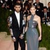Gigi Hadid et son compagnon Zayn Malik à la Soirée Costume Institute Benefit Gala 2016 (Met Ball) sur le thème de "Manus x Machina" au Metropolitan Museum of Art à New York, le 2 mai 2016. © Charles Guerin/Bestimage
