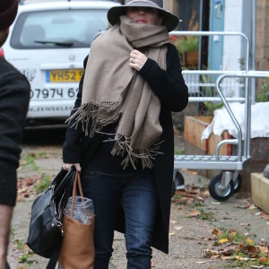 Exclusif - Geri Halliwell, enceinte, se promène dans Londres, le 10 novembre 2016.