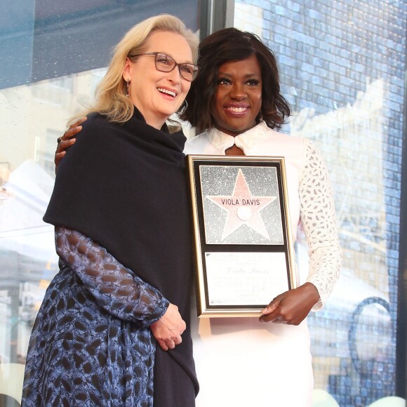 Meryl Streep et Viola Davis lors de l'inauguration de l'étoile de Viola Davis sur le Walk of Fame à Hollywood le 5 janvier 2017.