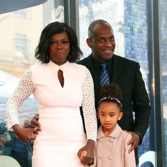 Viola Davis, son mari Julius Tennon et leur fille Genesis Tennon lors de l'inauguration de l'étoile de Viola Davis sur le Walk of Fame à Hollywood le 5 janvier 2017.