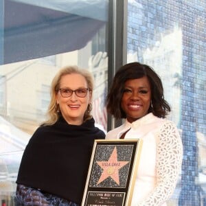 Meryl Streep et Viola Davis lors de l'inauguration de l'étoile de Viola Davis sur le Walk of Fame à Hollywood le 5 janvier 2017.