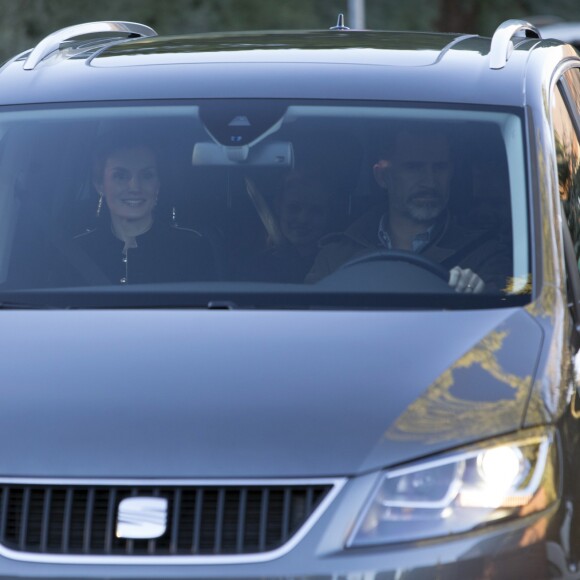 Le roi Felipe VI, la reine Letizia, la princesse Leonor et la princesse Sofia se sont comme chaque année rendu chez Jesus Ortiz, père de Letizia, à Madrid le 6 janvier 2017 pour fêter l'Epiphanie.