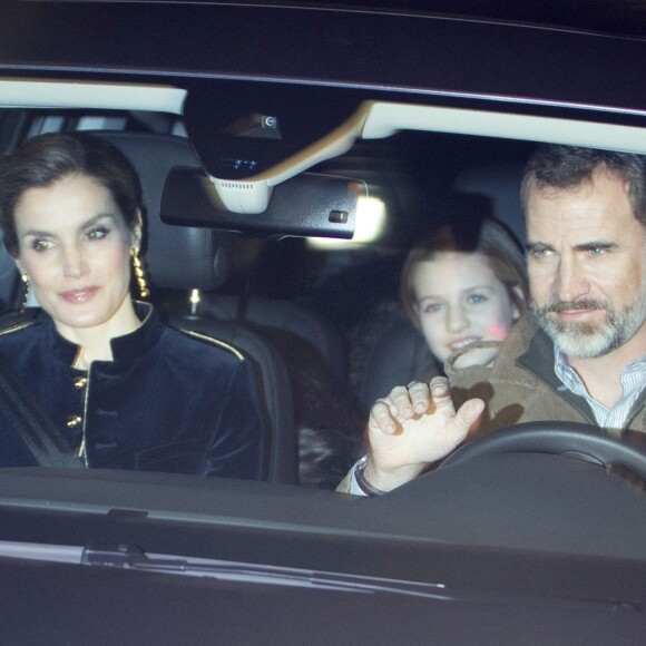Le roi Felipe VI, la reine Letizia, la princesse Leonor et la princesse Sofia se sont comme chaque année rendu chez Jesus Ortiz, père de Letizia, à Madrid le 6 janvier 2017 pour fêter l'Epiphanie.