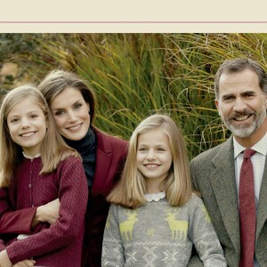 Carte de voeux de la fin d'année 2016 du roi Felipe VI et de la reine Letizia d'Espagne avec leurs filles Leonor et Sofia.