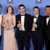 Ryan Gosling, Emma Stone, Damien Chazelle et John Legend posant dans la salle de presse de la 74e édition des Golden Globes à Los Angeles le 8 janvier 2017