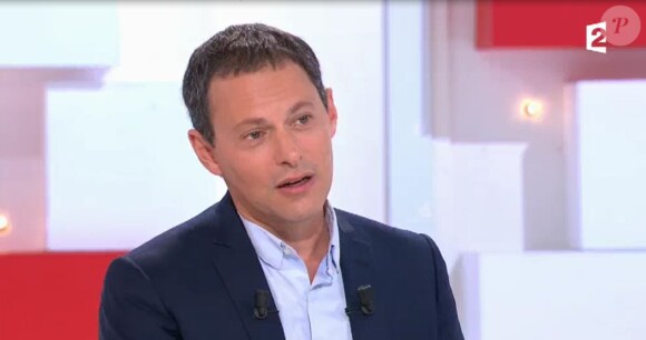 Marc-Olivier Fogiel évoque sa paternité dans "Vivement la télé", dimanche 8 janvier 2017, France 2