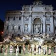 Défilé anniversaire de Fendi à la Fontaine de Trévi. Rome, le 7 juillet 2016.