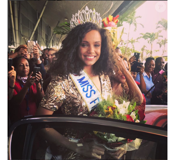 Alicia Aylies, Miss France 2017, son arrivée tonitruante en Guyane le 9 janvier 2017.