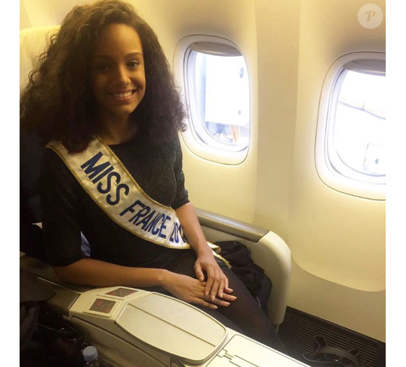 Alicia Aylies (Miss France 2017) en route pour la Guyane, le 9 janvier 2017.