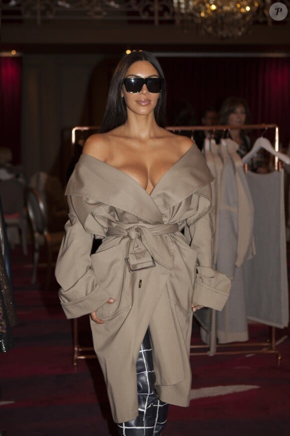 Kim Kardashian au défilé de mode Siran, collection prêt-à-porter Automne-Hiver 2016 lors de la Fashion Week de Paris le 2 octobre 2016 © Siran via Bestimag