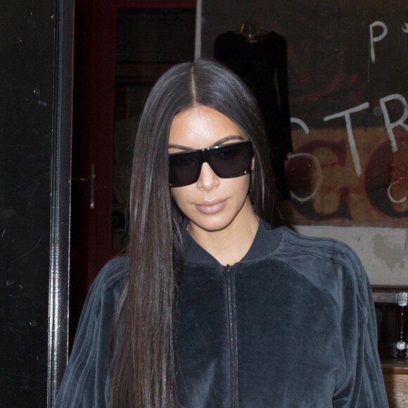 Kim Kardashian fait du shopping à Paris le 1er octobre 2016. E