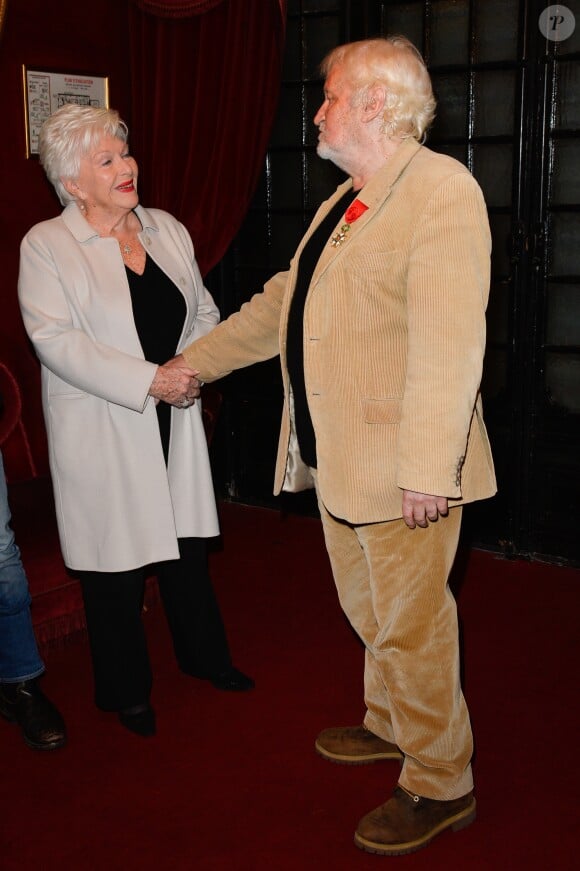 Exclusif - Line Renaud et Niels Arestrup - Niels Arestrup décoré au grade d'officier de la Légion d'Honneur lors de la dernière de la pièce "Acting" au théâtre des Bouffes-Parisiens à Paris le 8 janvier 2017. © Coadic Guirec/Bestimage