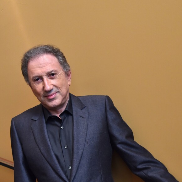 Michel Drucker en conférence au Centre Universitaire Méditerranéen à Nice le 8 décembre 2016. Après un demi-siècle de carrière, Michel Drucker a disserté "en toute liberté sur la télévision d'hier, d'aujourd'hui et de demain" avec le complicité d'Eric Naulleau, auteur, critique littéraire et animateur de télévision. © Bruno Bebert/Bestimage