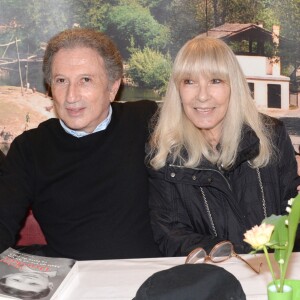 Exclusif - Michel Drucker et sa femme Dany Saval au refuge de l'Arche à Château-Gontier à l'occasion du deuxième week-end de la protection animale le 1er mai 2015.